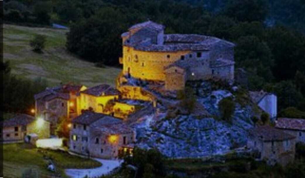veduta notturna castello