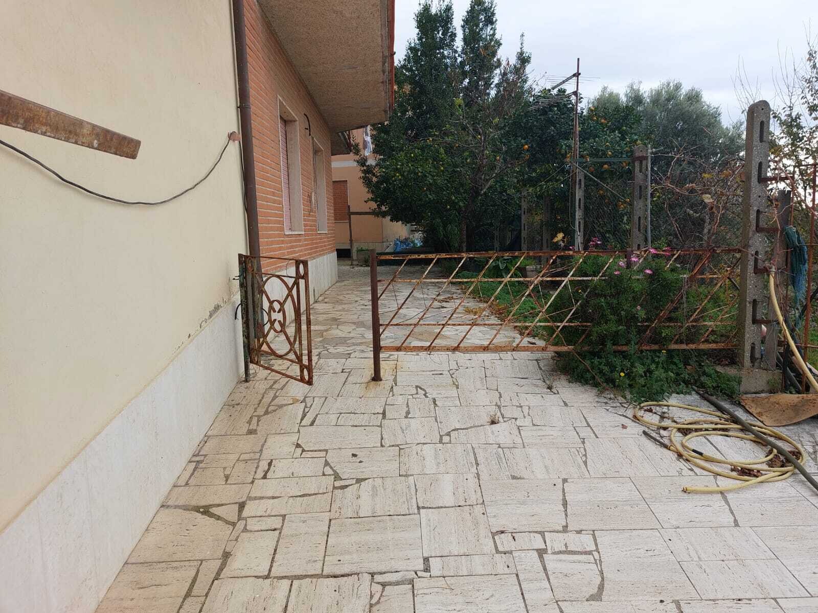 accesso da cortile condominiale