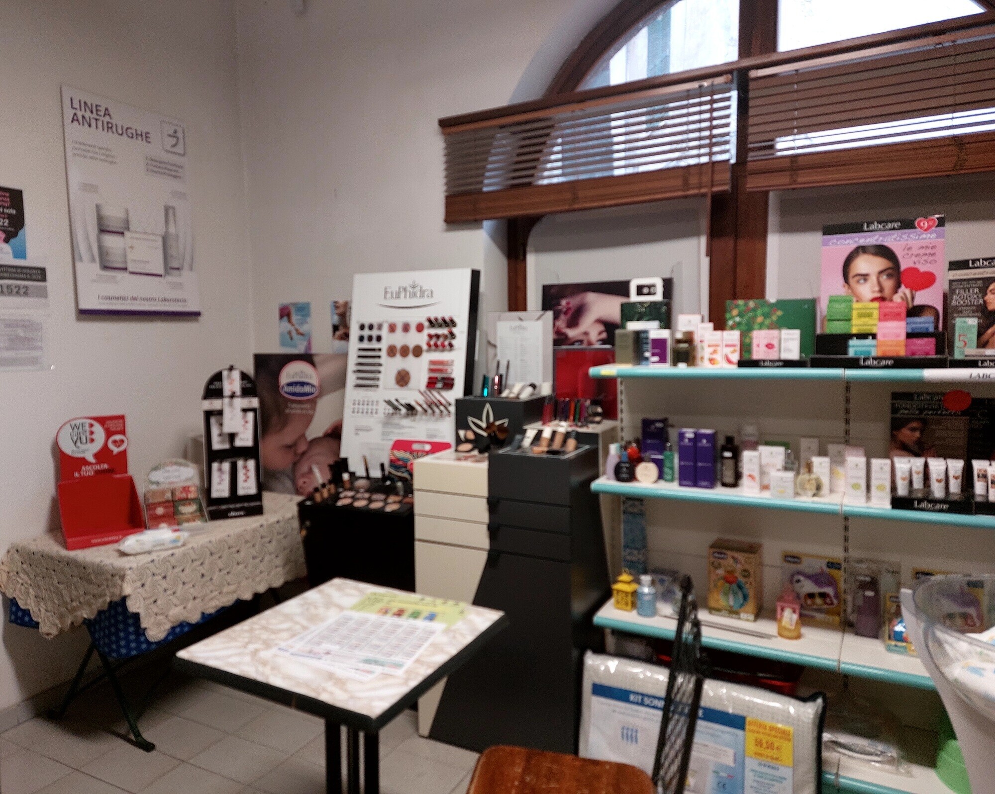 locale esposizione