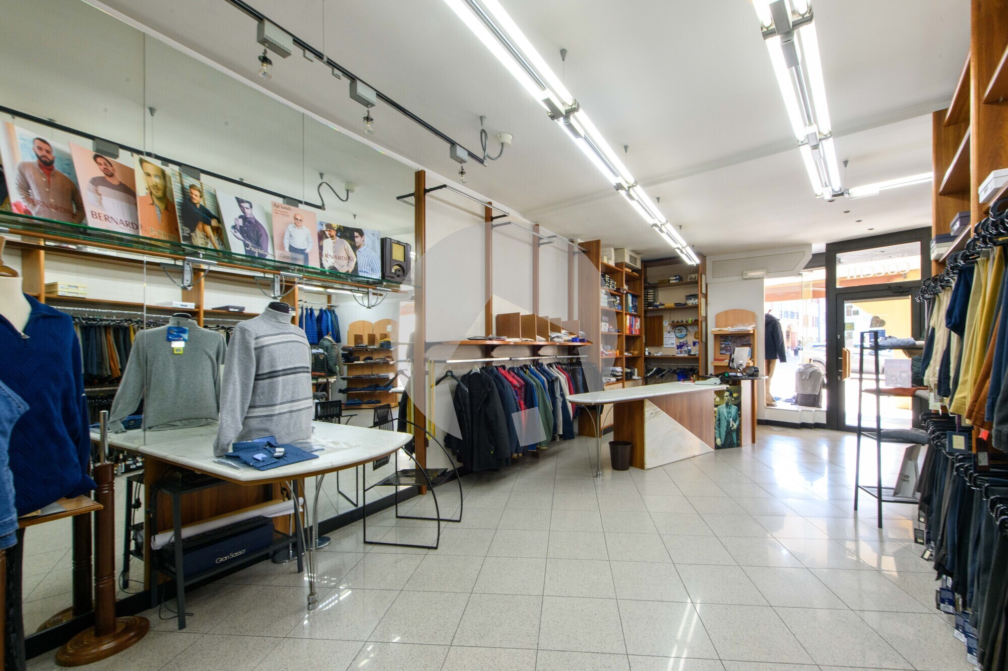 SHOWROOM