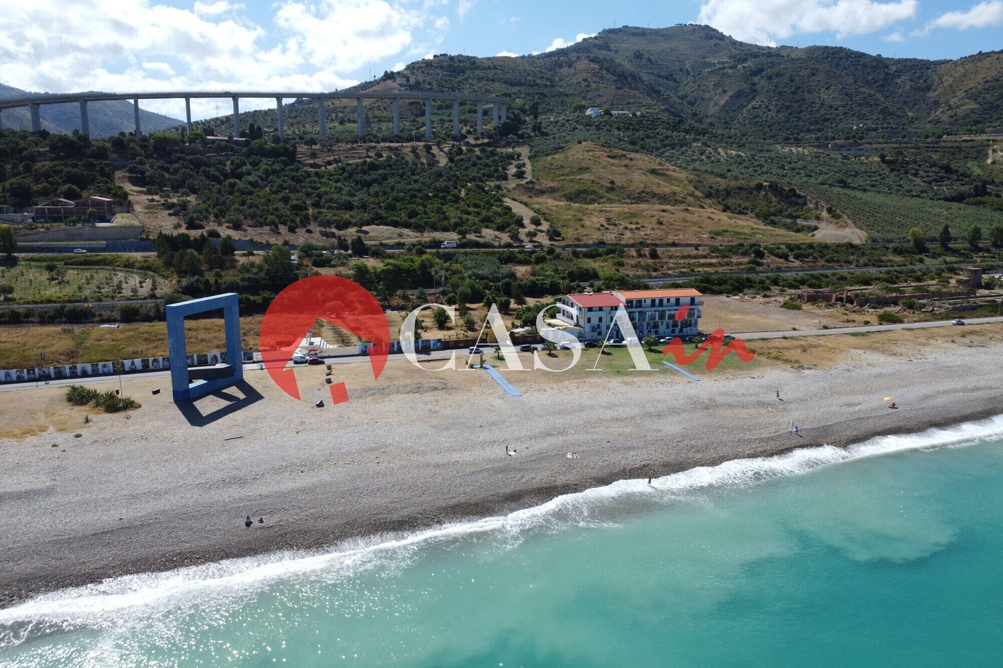 Panoramica della finestra sul mare e dell'Atelier