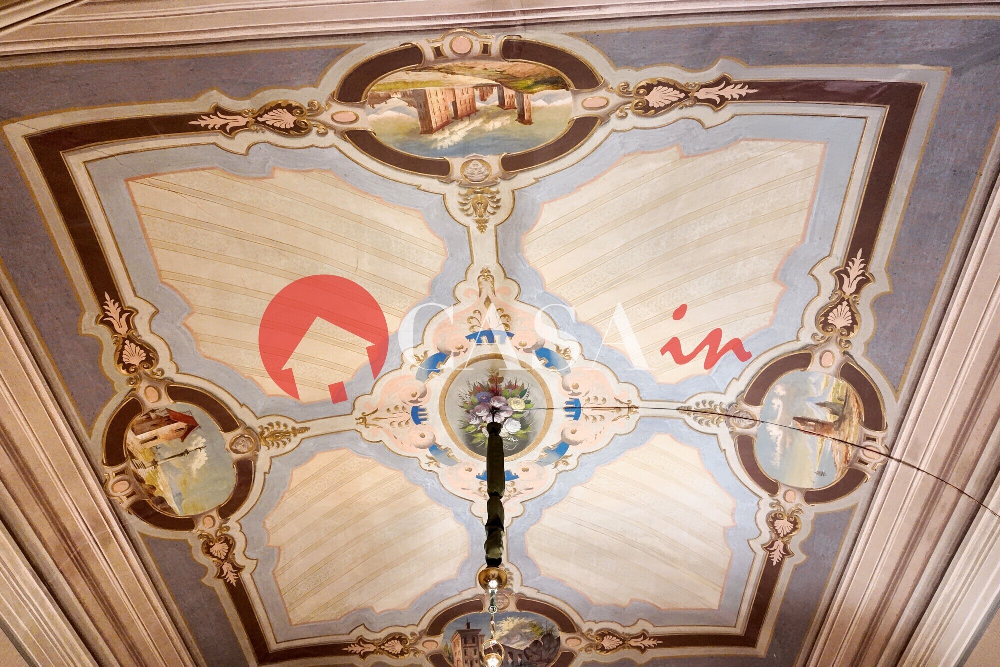 Soffitto decorato del salotto