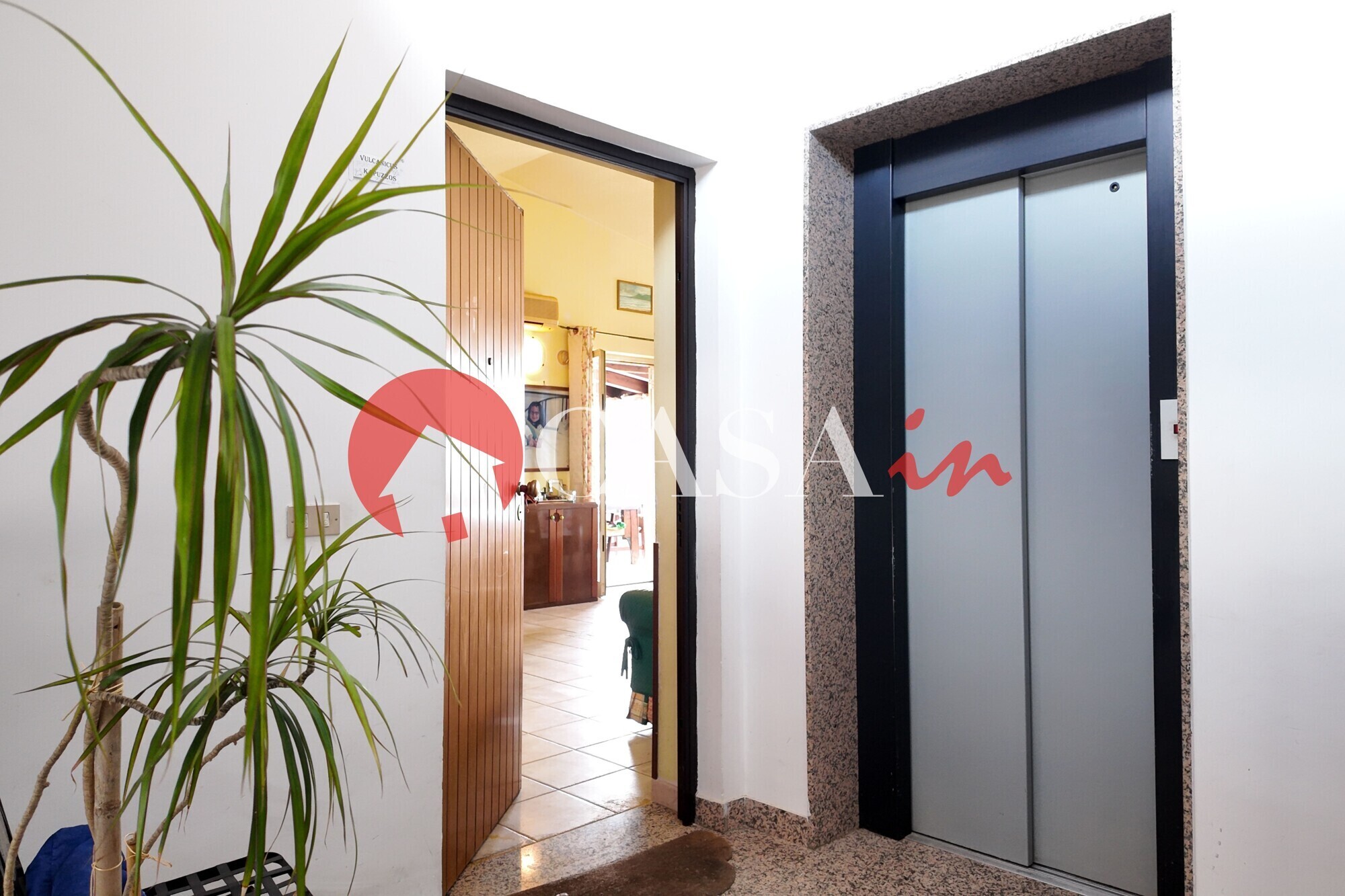 Ascensore per accedere all'attico