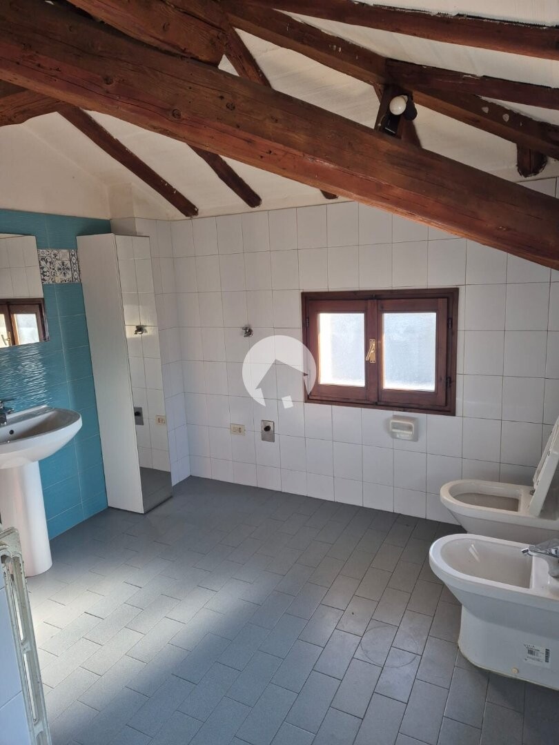 Bagno spazioso mansardato