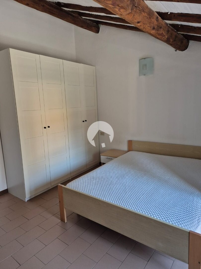 Camera da letto arredata