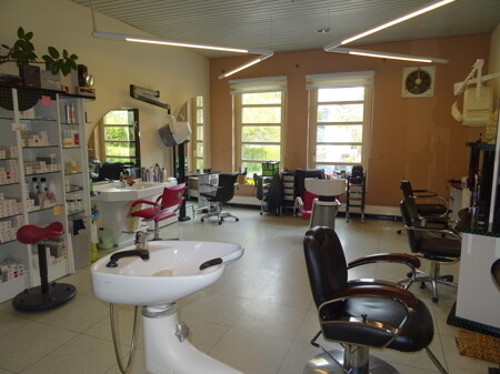 Sehr schöner Salon