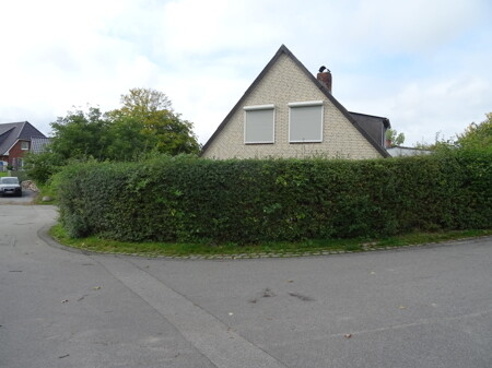 Haus auf schönem Eckgrundstück