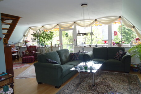 Wohnzimmer mit Loggiazugang I