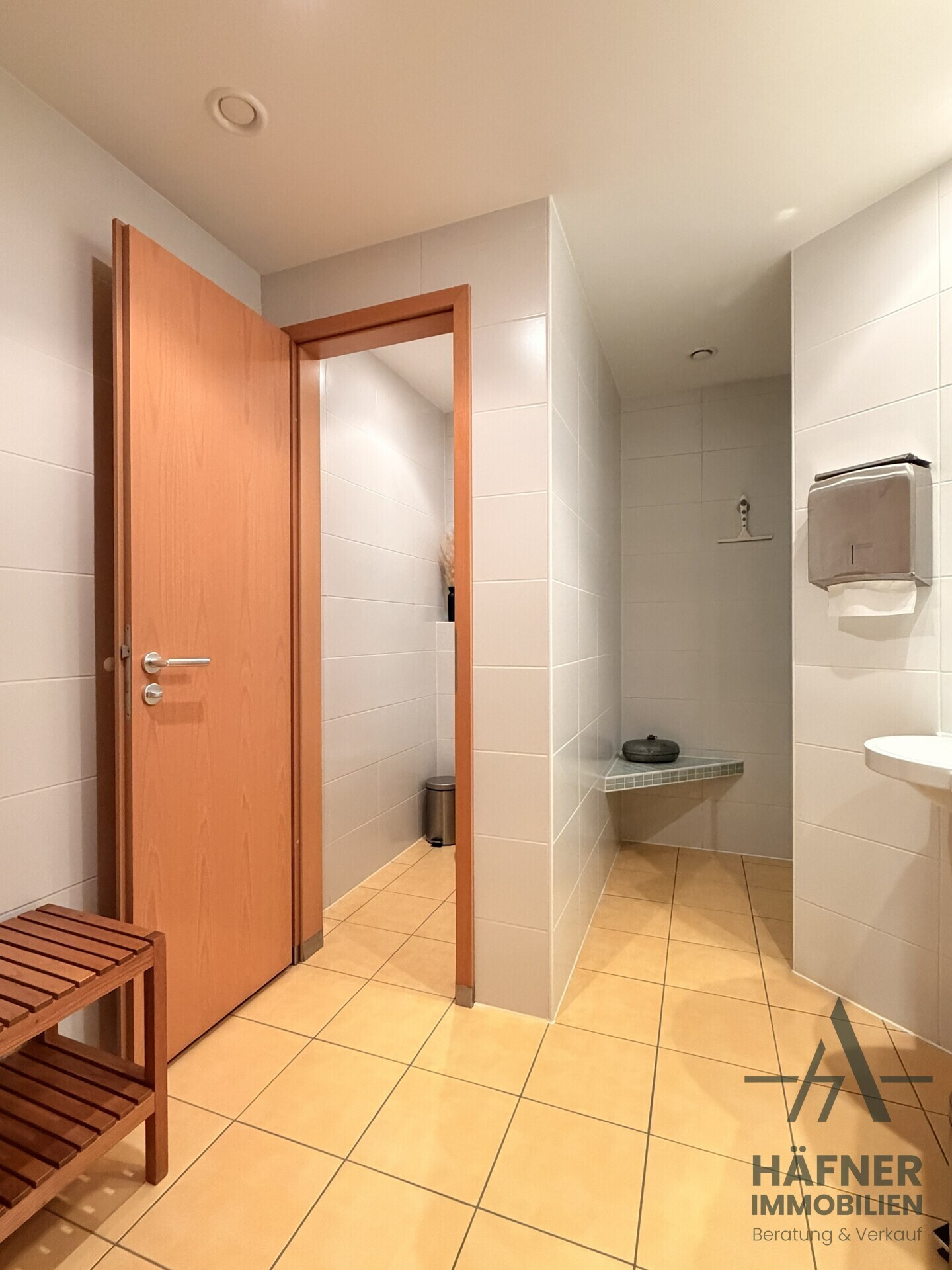 Damen-WC inkl Dusche