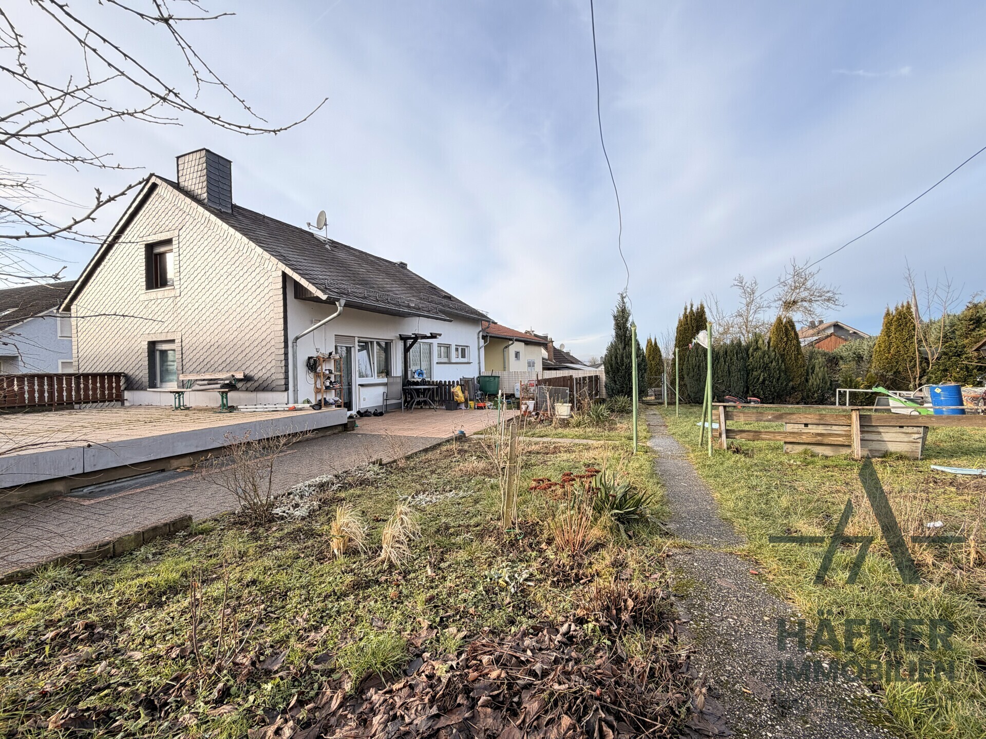 Rückansicht mit Terrasse