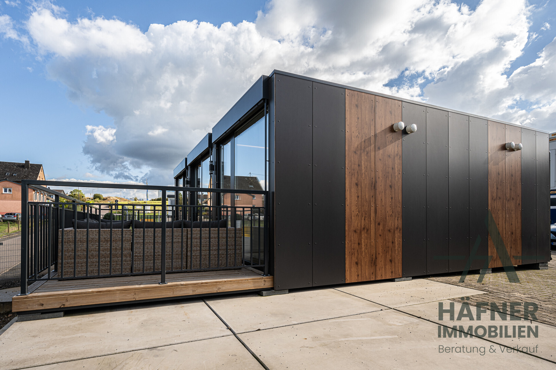 Seitenansicht mit Terasse