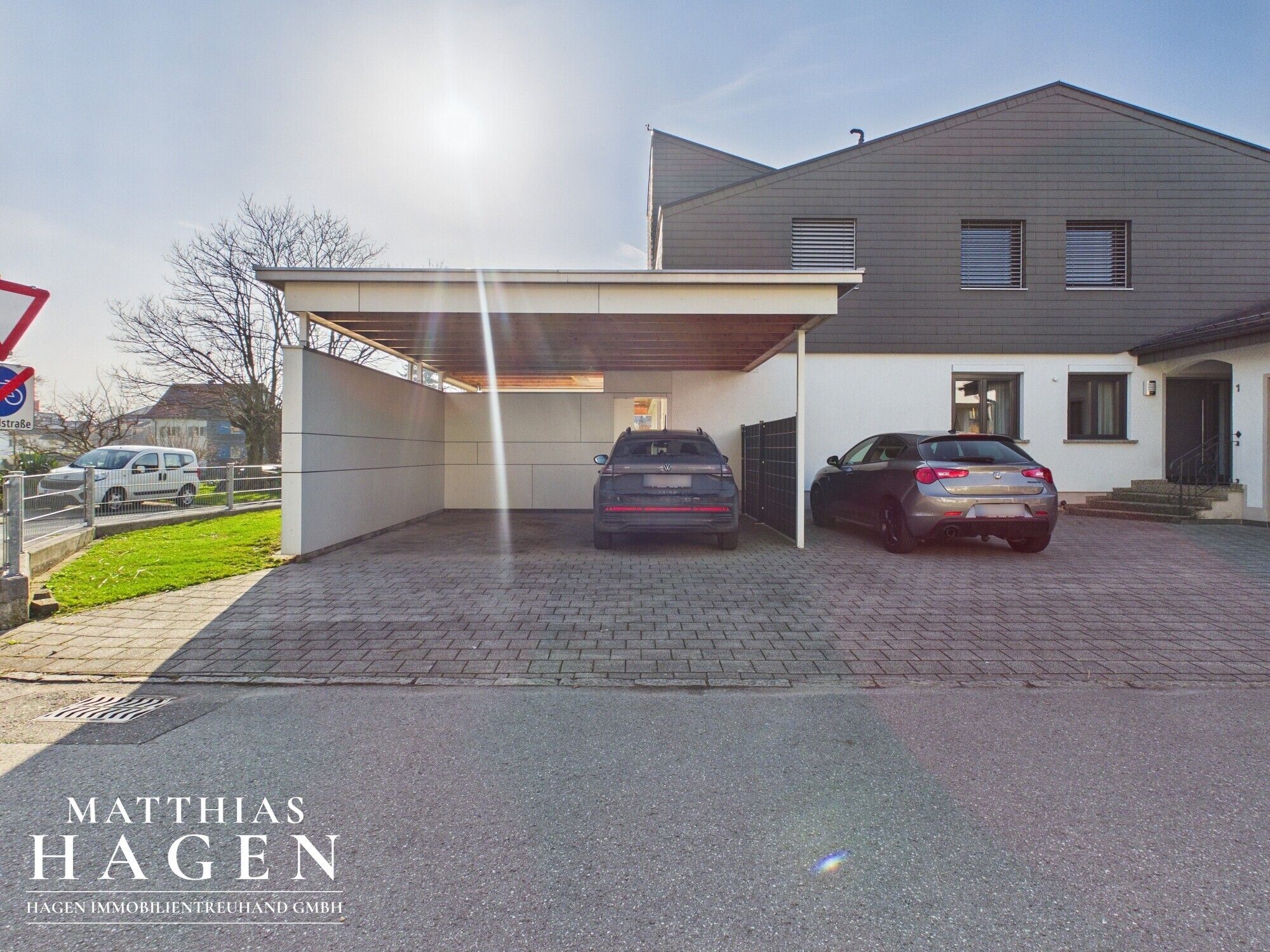 Außenansicht / Carport