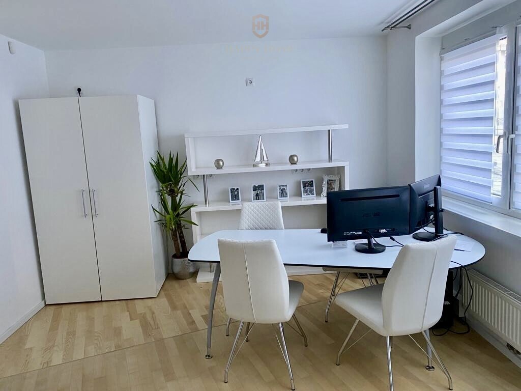 8b3d474f-2481-40b5-b4f0-10fe395e63fc