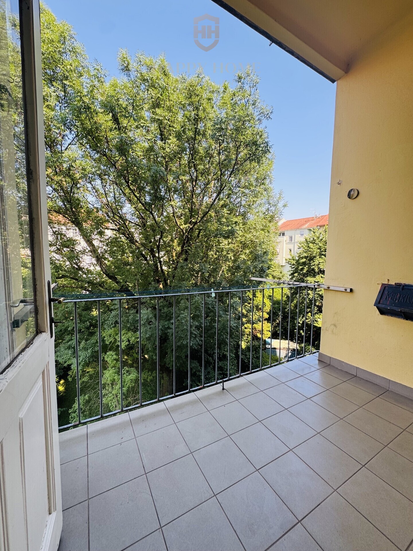 Balkon mit Grünblick