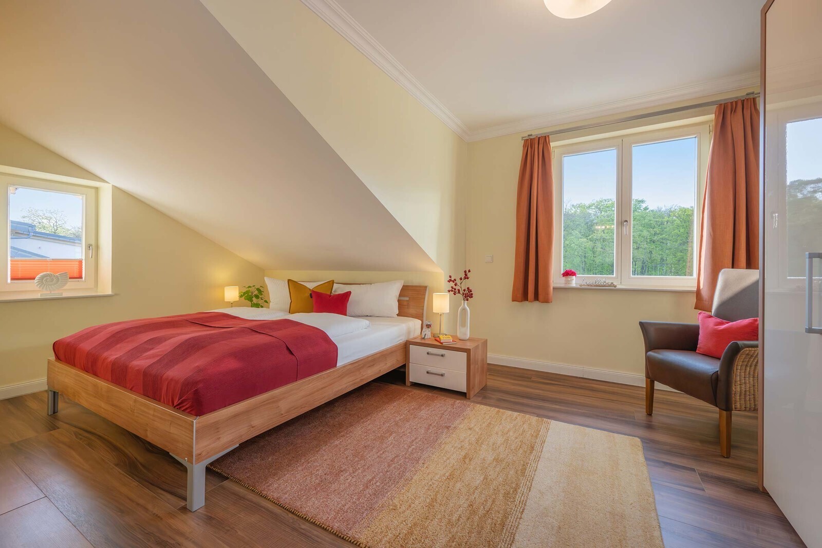 das zweite Schlafzimmer, ebenfalls mit Doppelbett ...