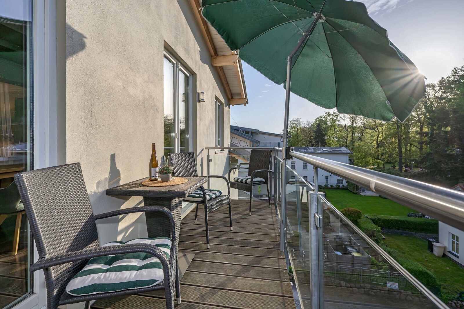 ... auf den sonnigen Balkon in Südost-Ausrichtung