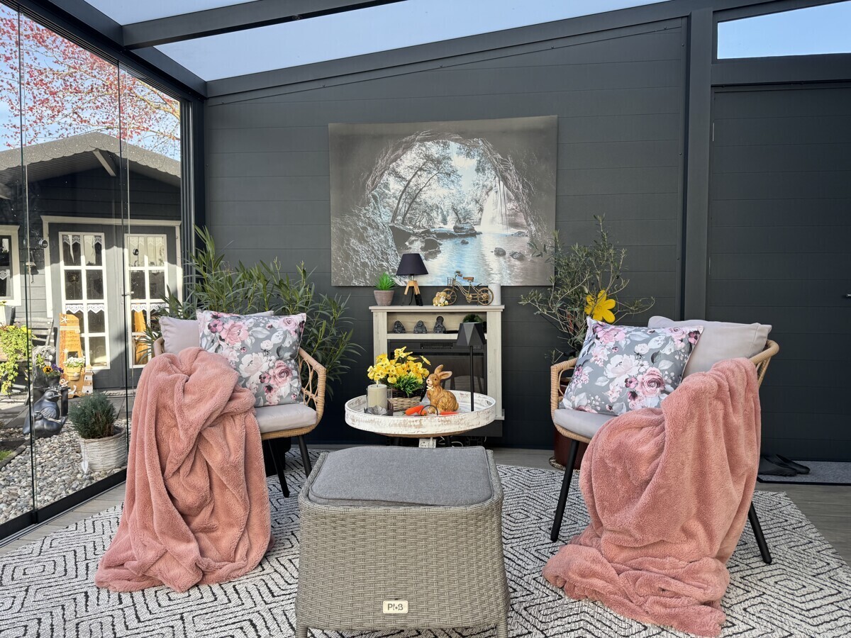 Gemütliche Sitzecke im Wintergarten