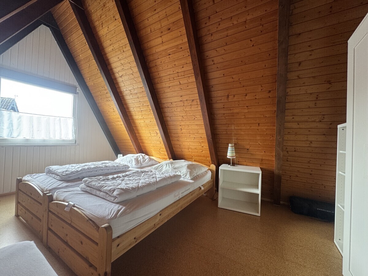 Schlafzimmer 1
