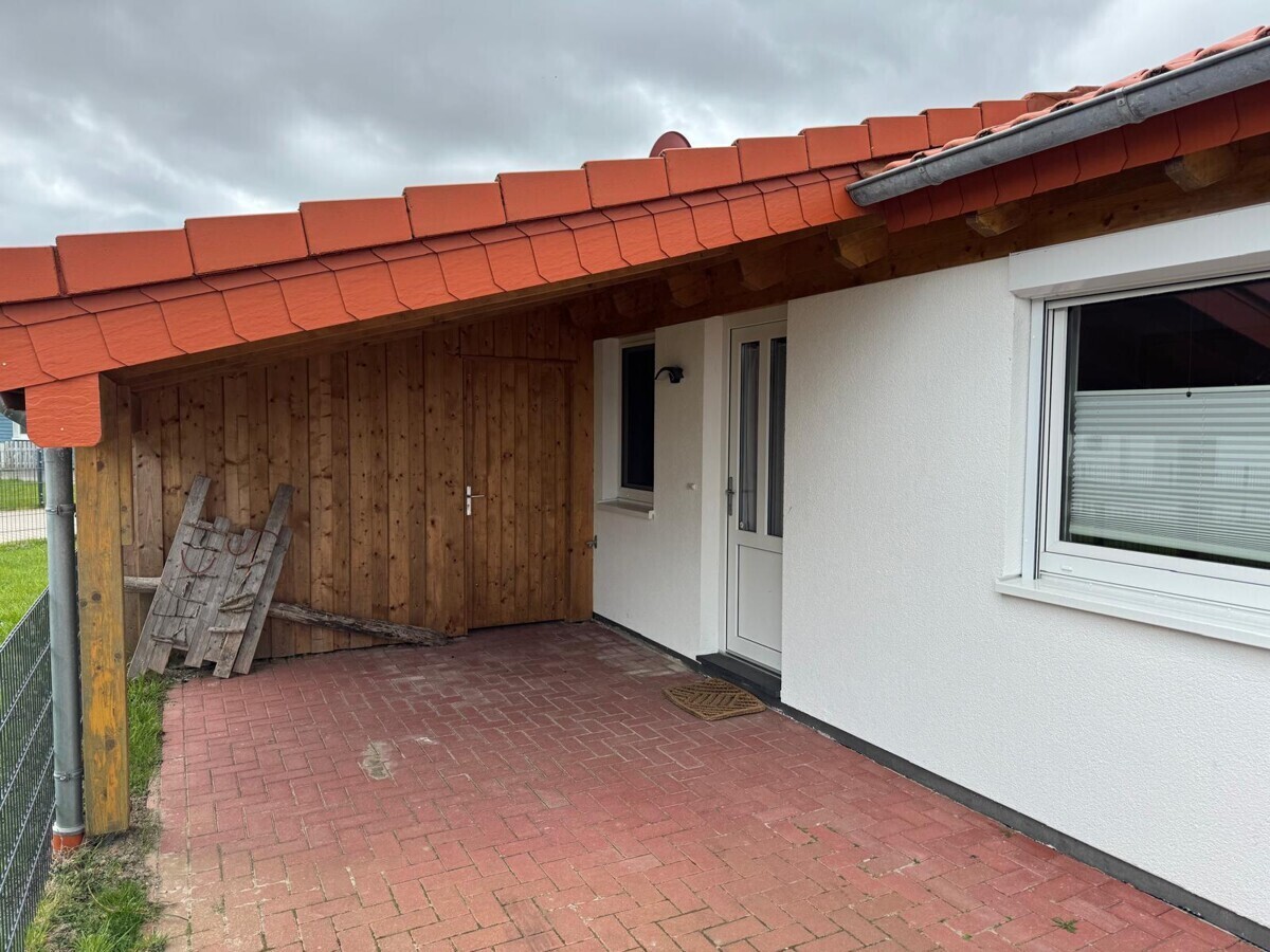 Carport und Hauseingang