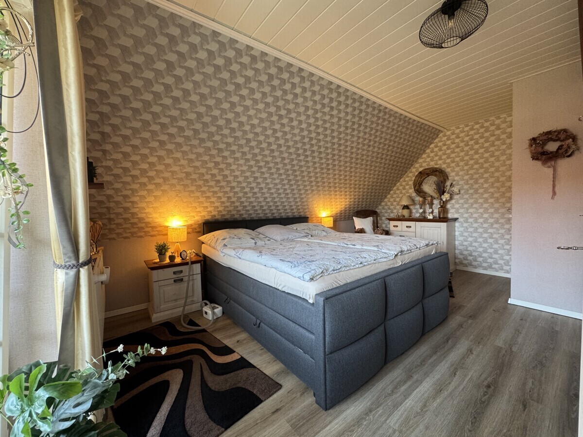 Schlafzimmer 1