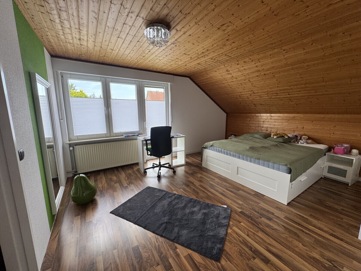 Schlafzimmer 1