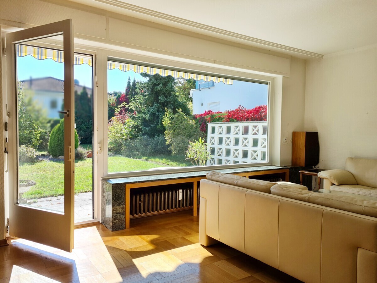 Wohnzimmer / Zugang zur Terrasse (EG)