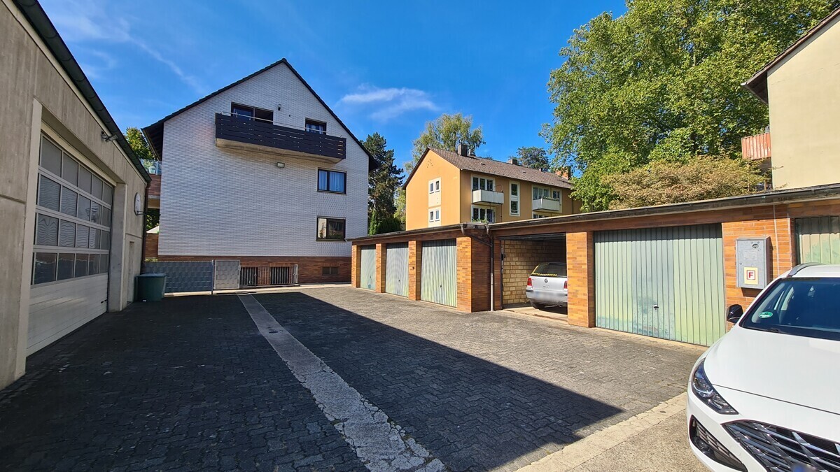 Garagen (und Zugang Wohnhaus)