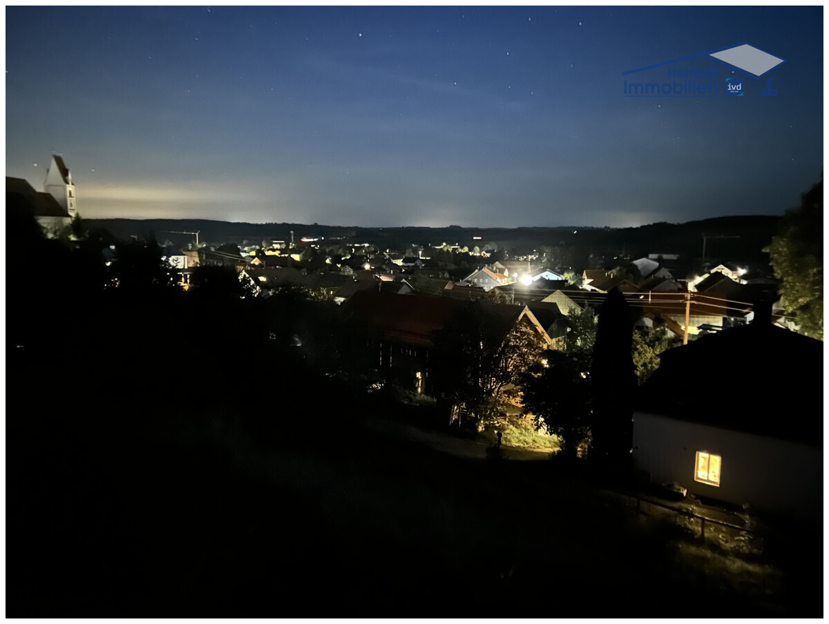 Sehr schöner Blick über den Ort