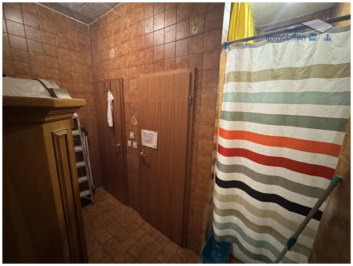 Separate Toiletten + Abstellbereich