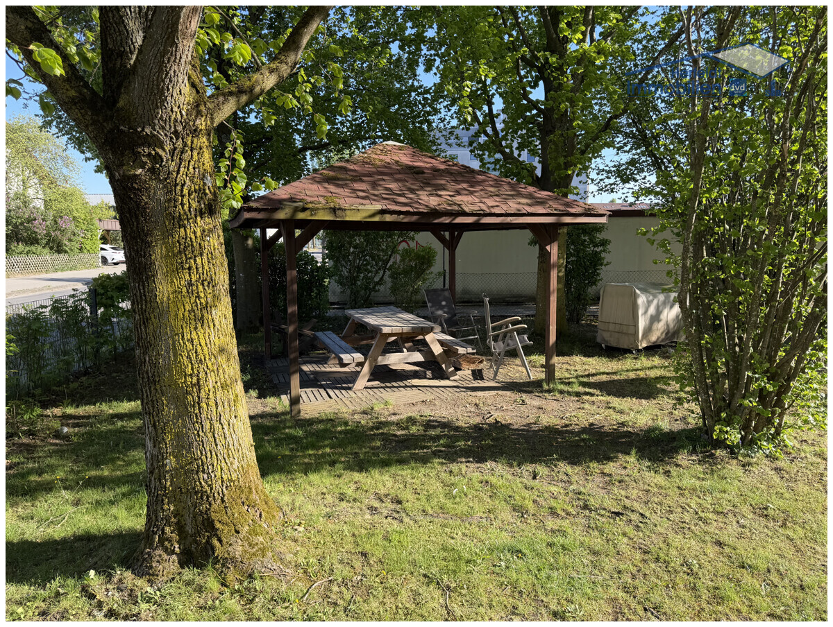Pavillon für die Gemeinschaft zum grillen etc.