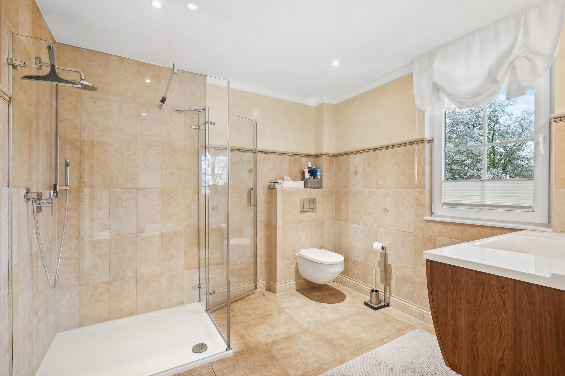 Wannebad mit Dusche im OG Ansicht 2
