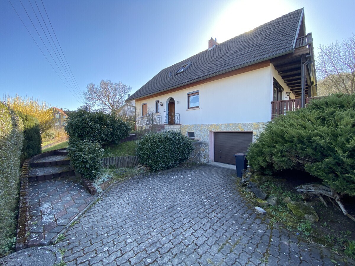 Einfahrt Garage