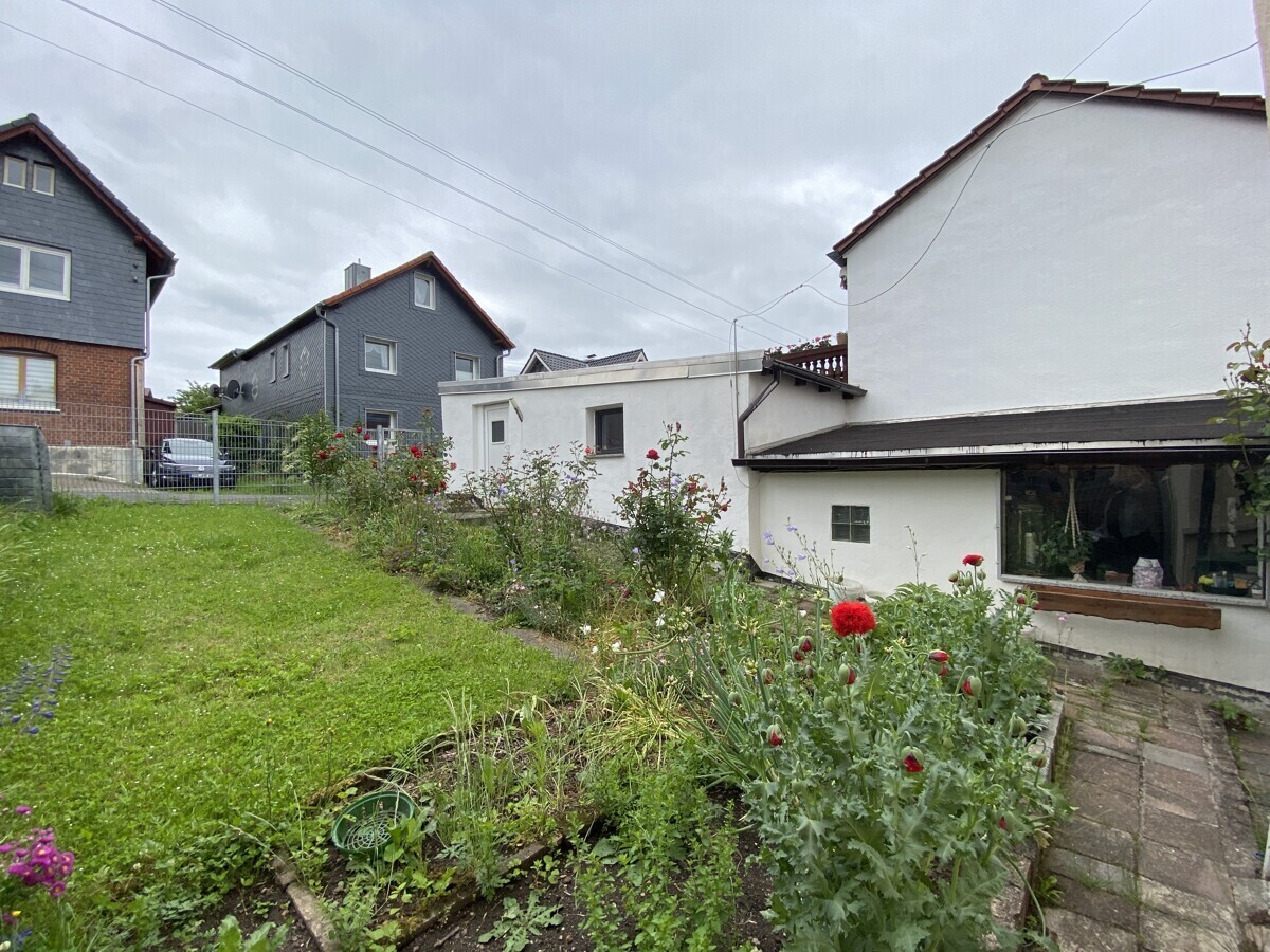 Garten mit Garage + Schuppen