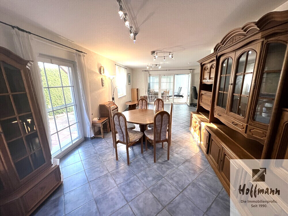 Wohnzimmer Essbereich mit Ausgang zum Garten