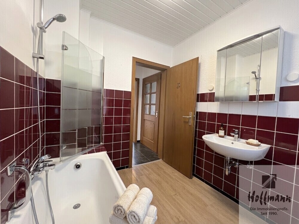 Badezimmer im Erdgeschoss - Mit KI bearbeitet