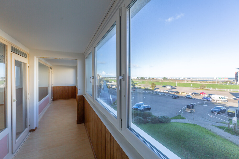 Verglaster Balkon mit Meerblick