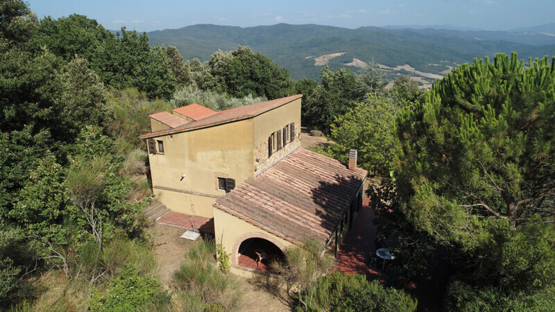 RIF 2879 Blick auf Haus und Terrasse