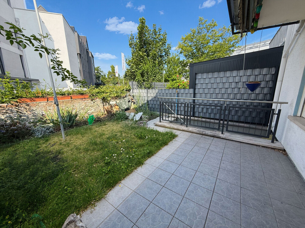 Garten mit Terrasse