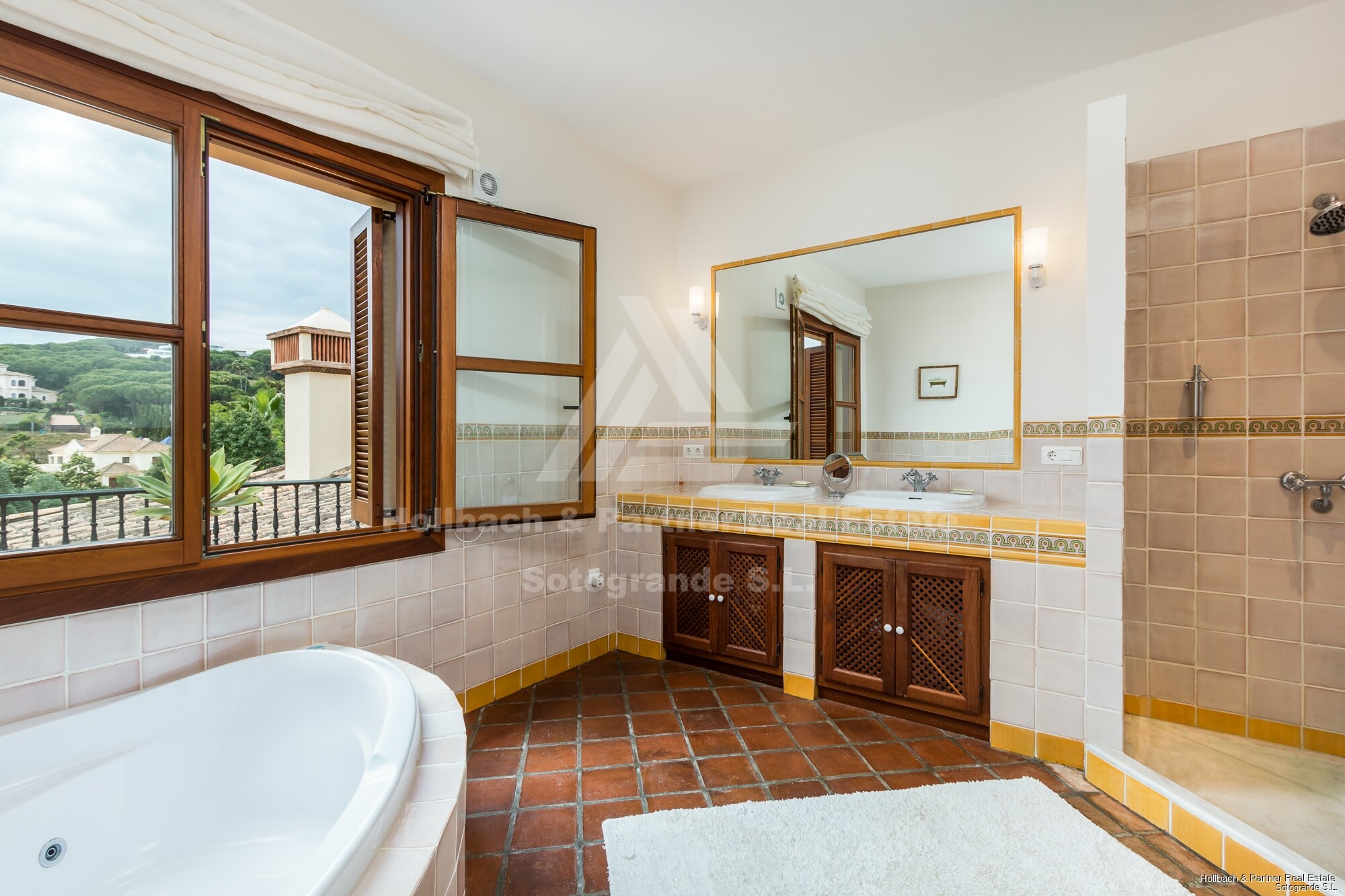 1st Bedroom Ensuite