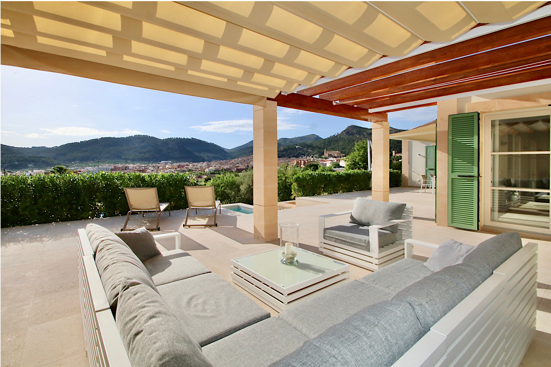 NEW CONSTRUCTION (FINISHED): Modern country house with swimming pool