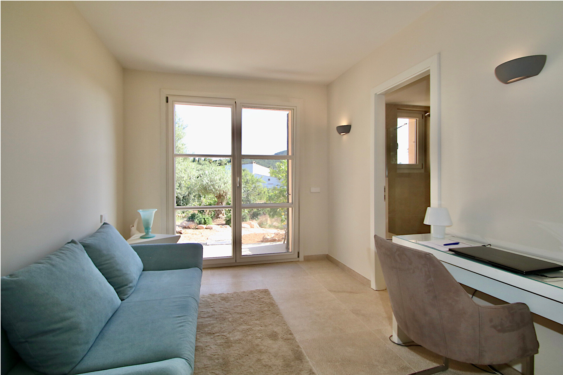 NEW CONSTRUCTION (FINISHED): Modern country house with swimming pool