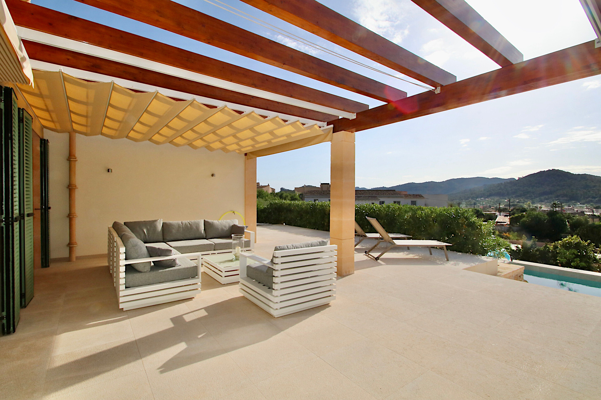 NEW CONSTRUCTION (FINISHED): Modern country house with swimming pool