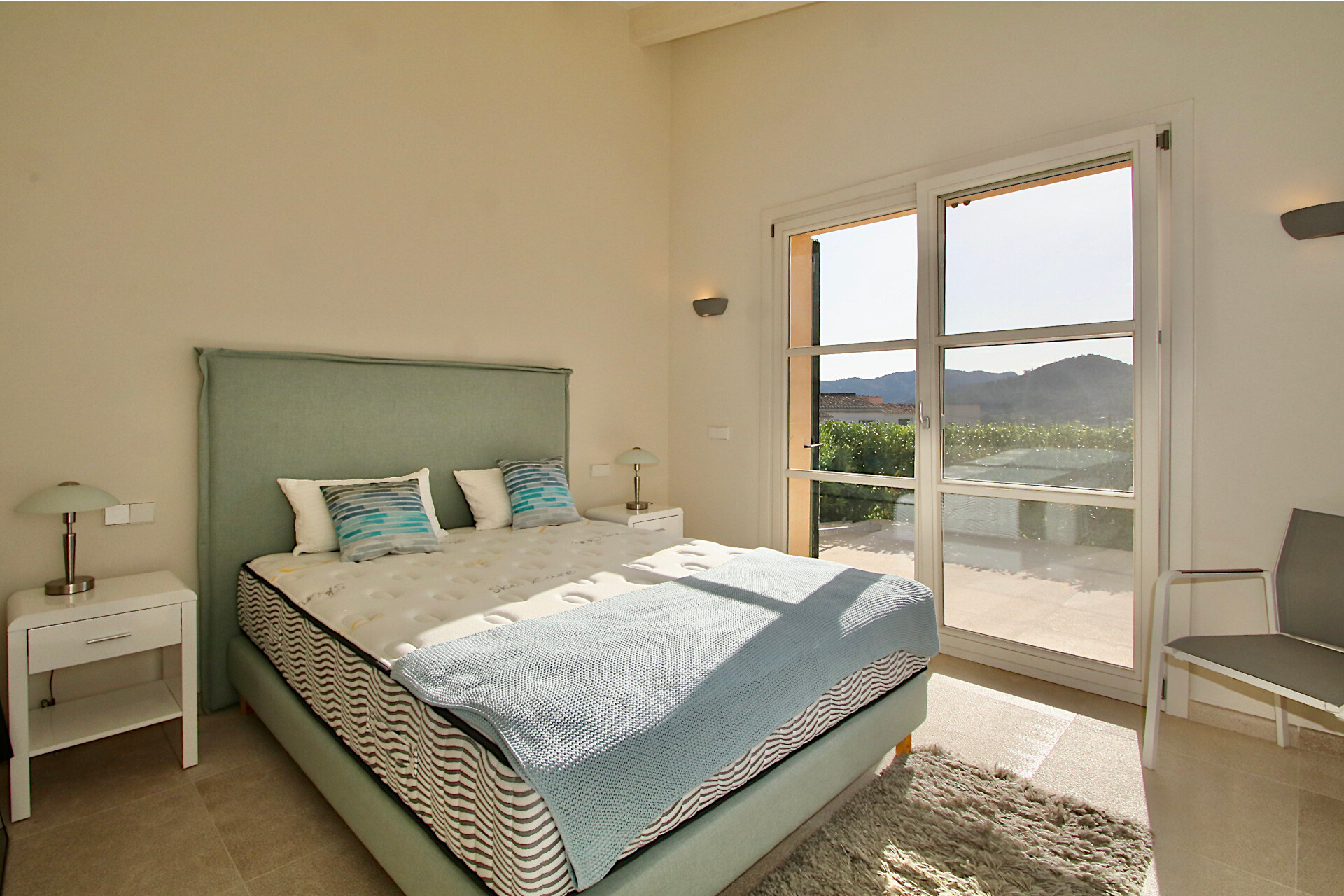 NEW CONSTRUCTION (FINISHED): Modern country house with swimming pool
