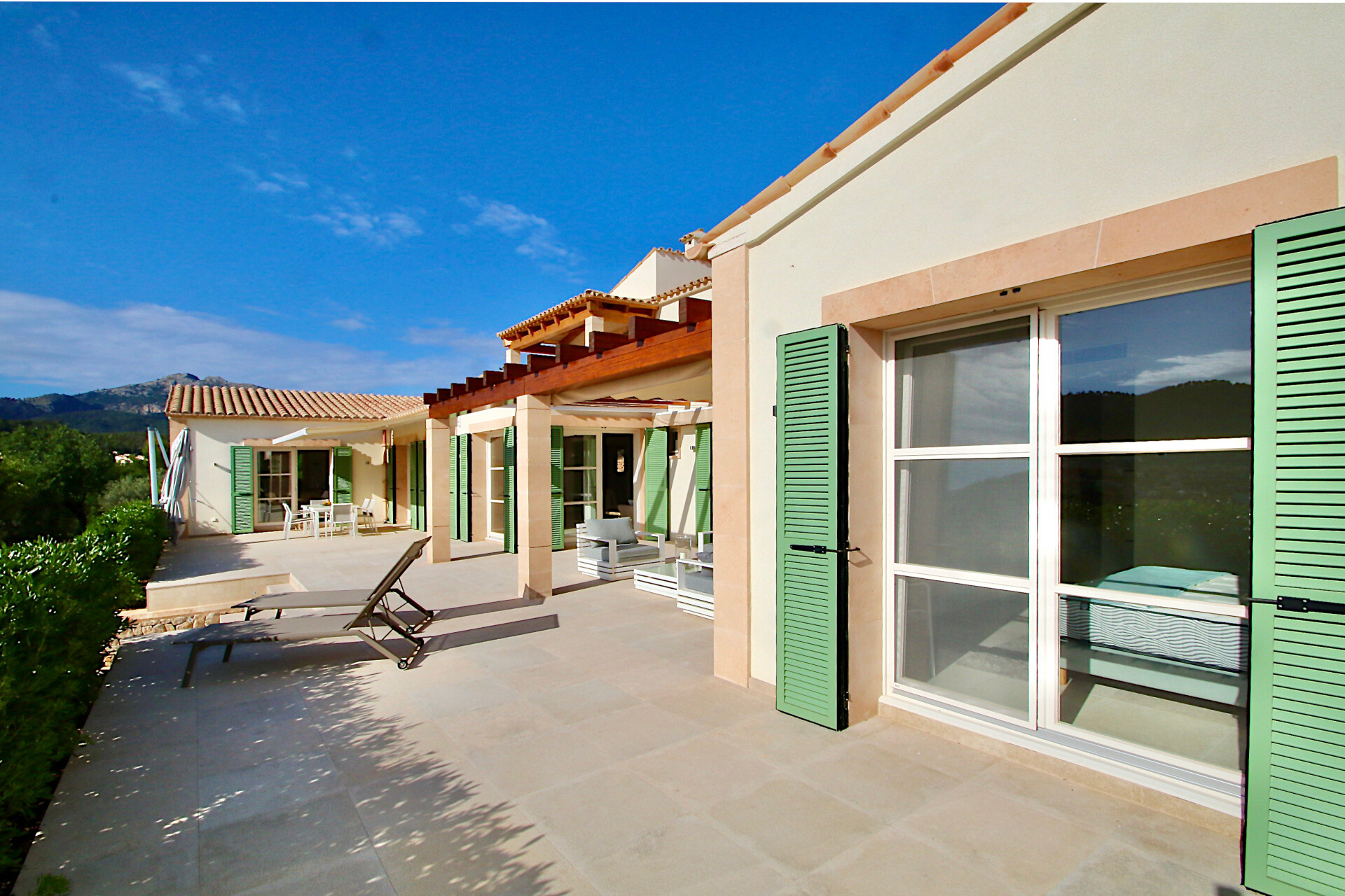 Modernes Landhaus mit Swimmingpool