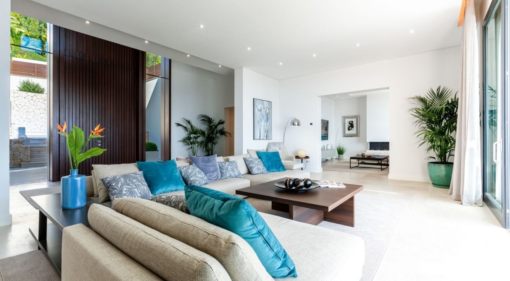 NEW CONSTRUCTION (FINISHED): Luxury villa in absolute top location