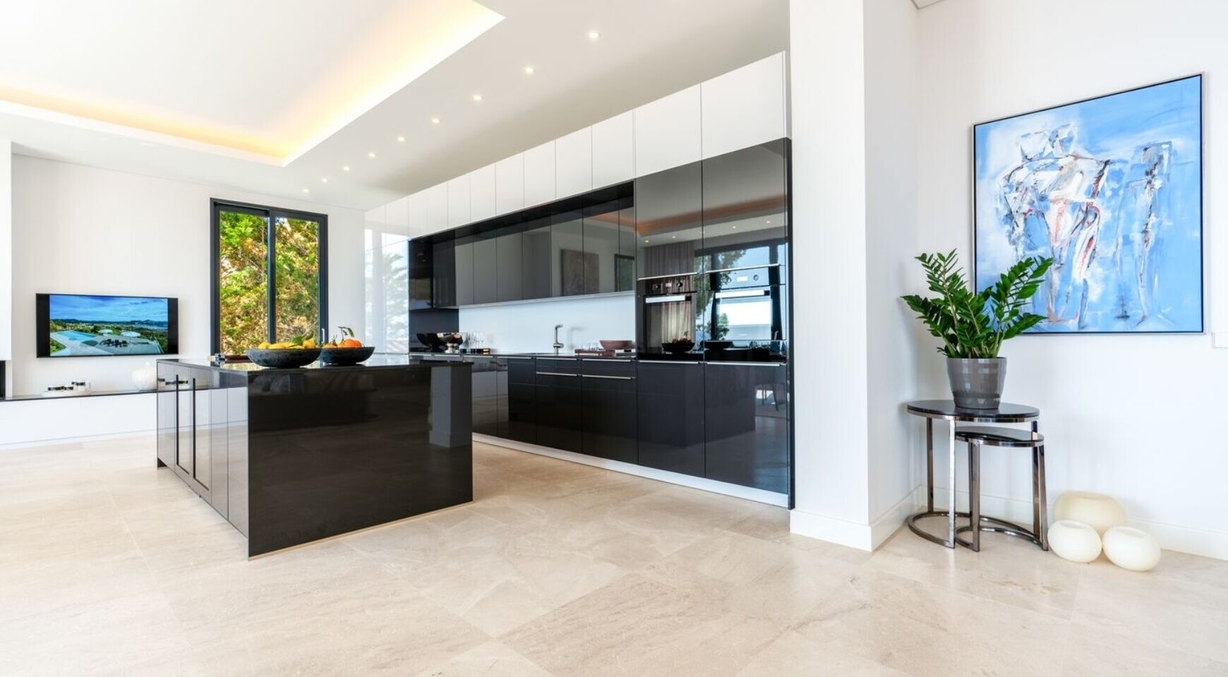 NEW CONSTRUCTION (FINISHED): Luxury villa in absolute top location