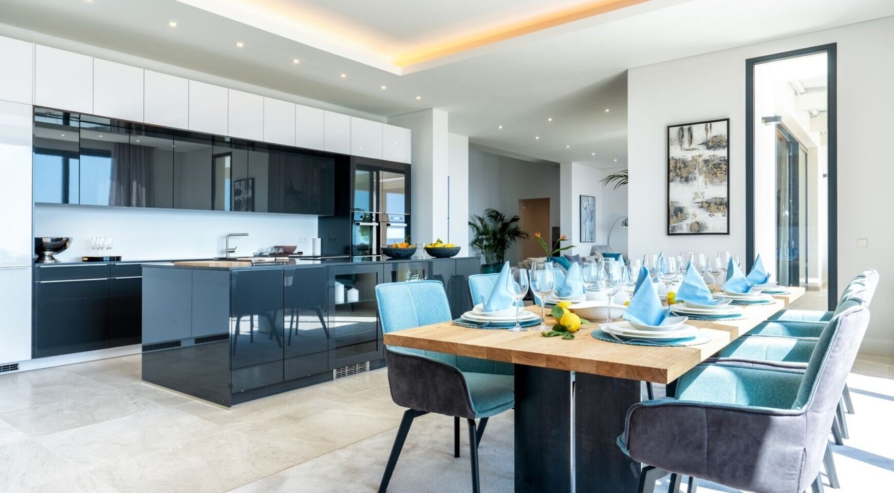 NEW CONSTRUCTION (FINISHED): Luxury villa in absolute top location
