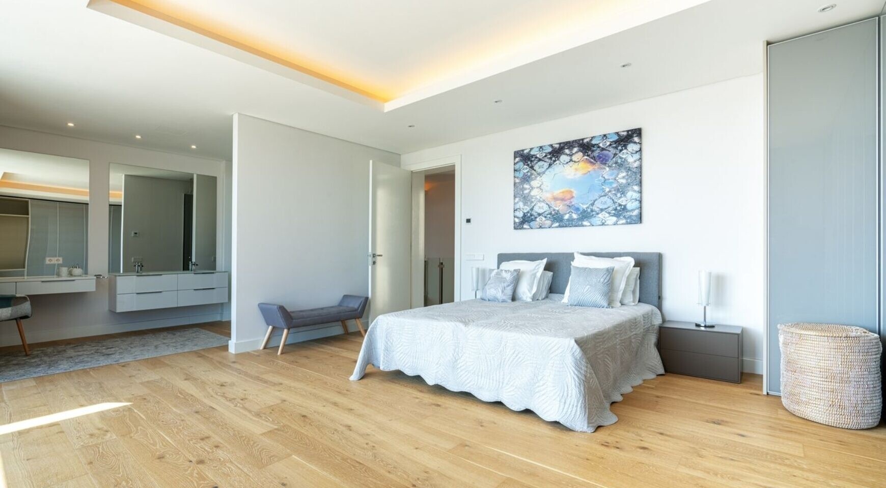 NEW CONSTRUCTION (FINISHED): Luxury villa in absolute top location