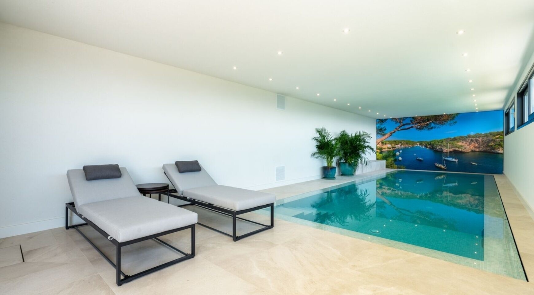 NEW CONSTRUCTION (FINISHED): Luxury villa in absolute top location