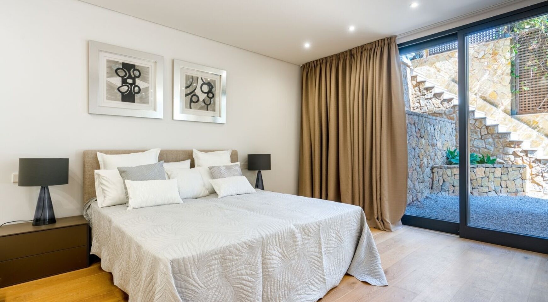 NEW CONSTRUCTION (FINISHED): Luxury villa in absolute top location